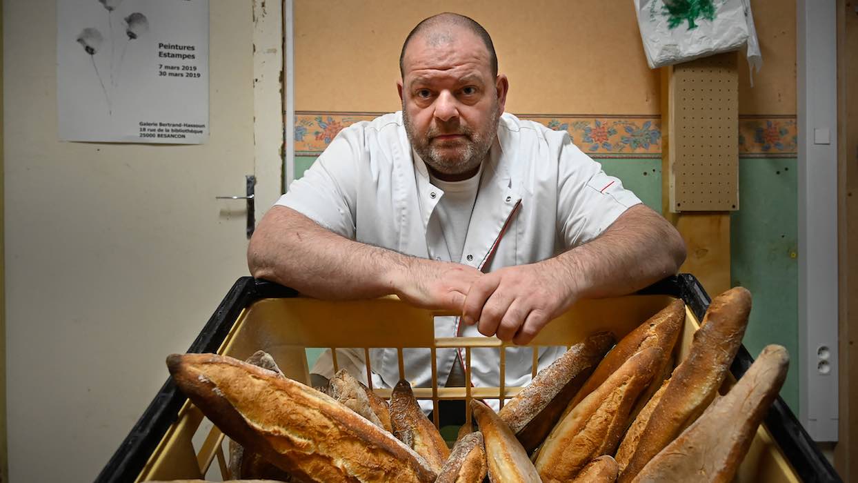 Le boulanger en grève de la faim contre l'expulsion de son apprenti conduit aux urgences