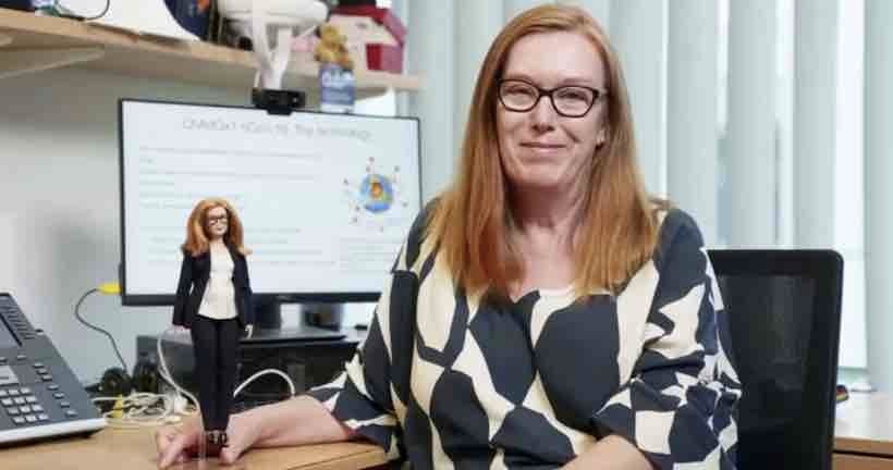 Covid : une Barbie à l’effigie de Sarah Gilbert, cocréatrice du vaccin d’AstraZeneca