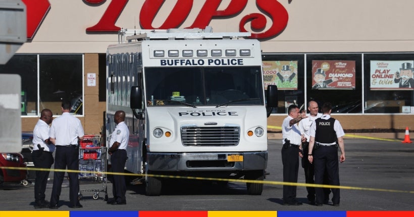 États-Unis : dans un supermarché, une nouvelle fusillade raciste cause la mort d’une dizaine de personnes